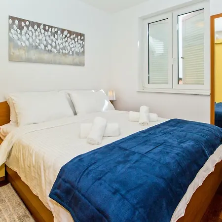 Apartment Leana